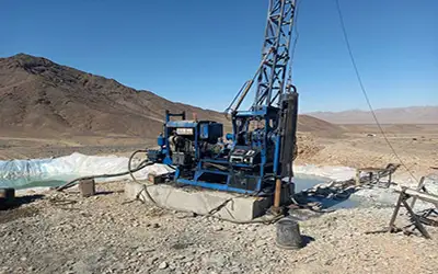 حفاری و نمونه گیری از عمق های مختلف